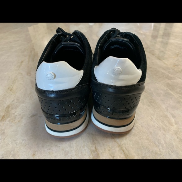 Michael Kors Size 7. Black/White leather. - Picture 3 of 4